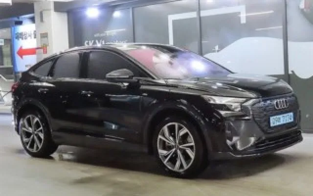 인천중고차시세보기 Q4 e-트론 40 스포트백 프리미엄 매물 사진 6 - 2024/07 19,501km